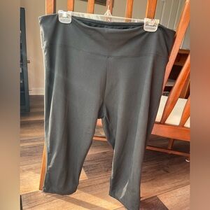Balance Collection Size 2X Capri Leggings! Super Soft and Comfortable!